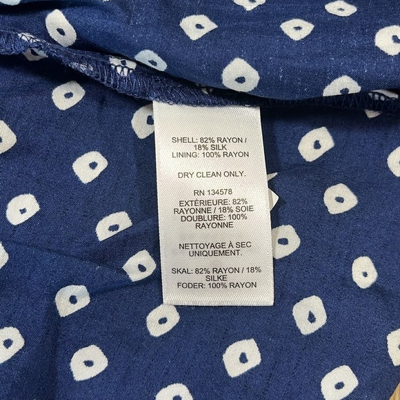 Vineyard Vines Navy Tiered Mini Skirt Stingray Print EUC Sz Medium M Elastic - Picture 8 of 10